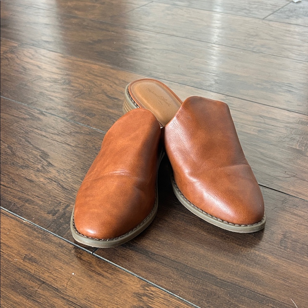 Universal Thread Tan Leather Mules